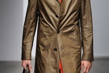 5 Things to Consider When Choosing a Leather Long Coat